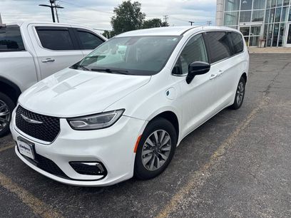 Used 2024 Chrysler Pacifica Limited
