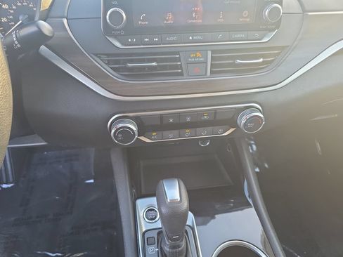 Used 2024 Nissan Altima 2.5 SV FWD image 17