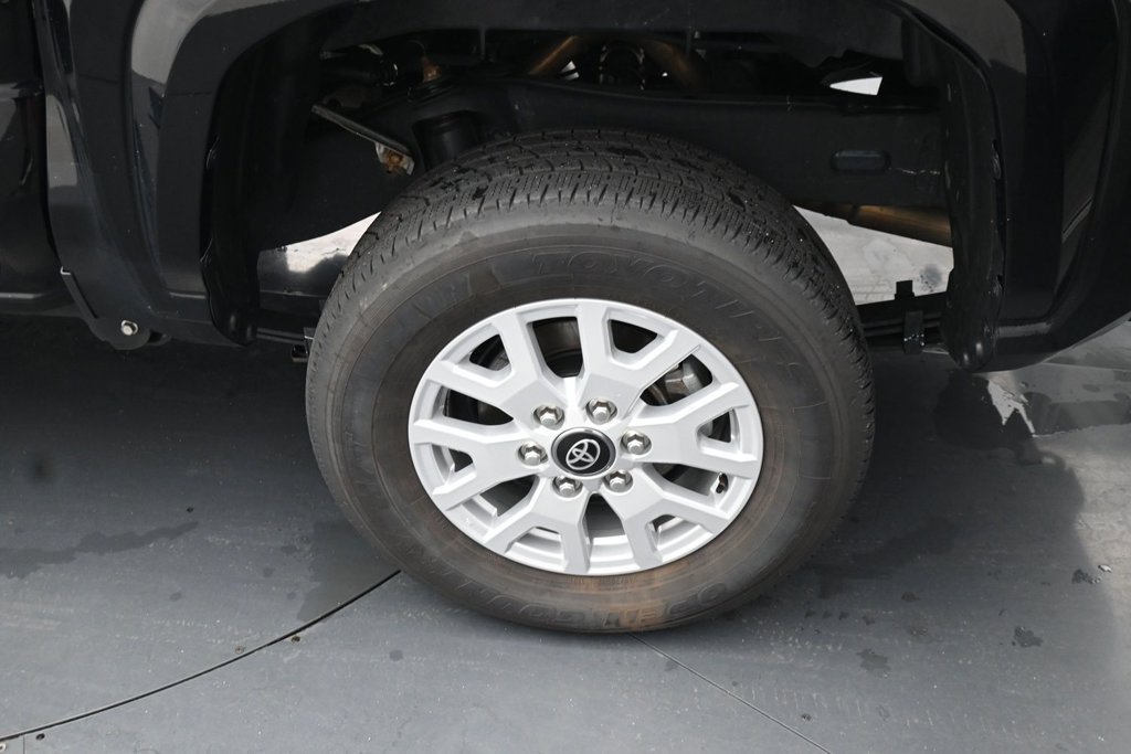 Used 2025 Toyota Tacoma SR AWD/4WD image 14