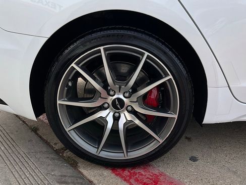 Used 2025 Genesis G70 2.5T image 9