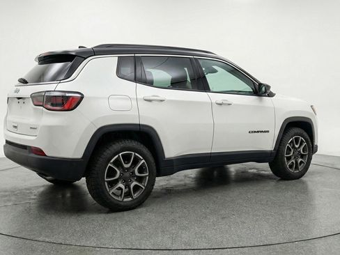 Used 2025 Jeep Compass Trailhawk AWD/4WD image 9
