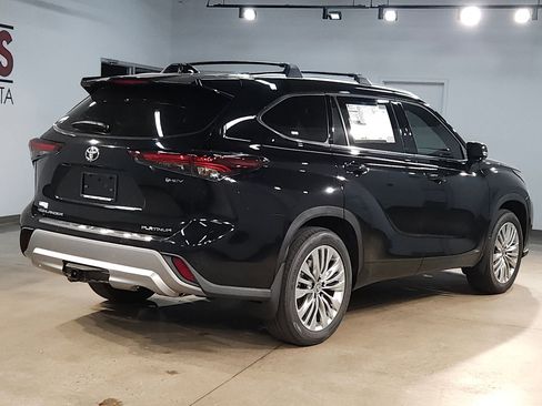 New 2026 Toyota Highlander Platinum AWD/4WD image 7