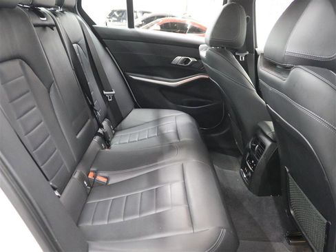 Used 2019 BMW 330i xDrive Sedan w/ Premium Package image 17