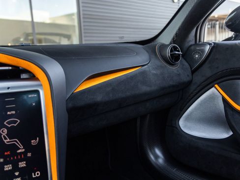 Used 2024 McLaren 750S Spider RWD image 32