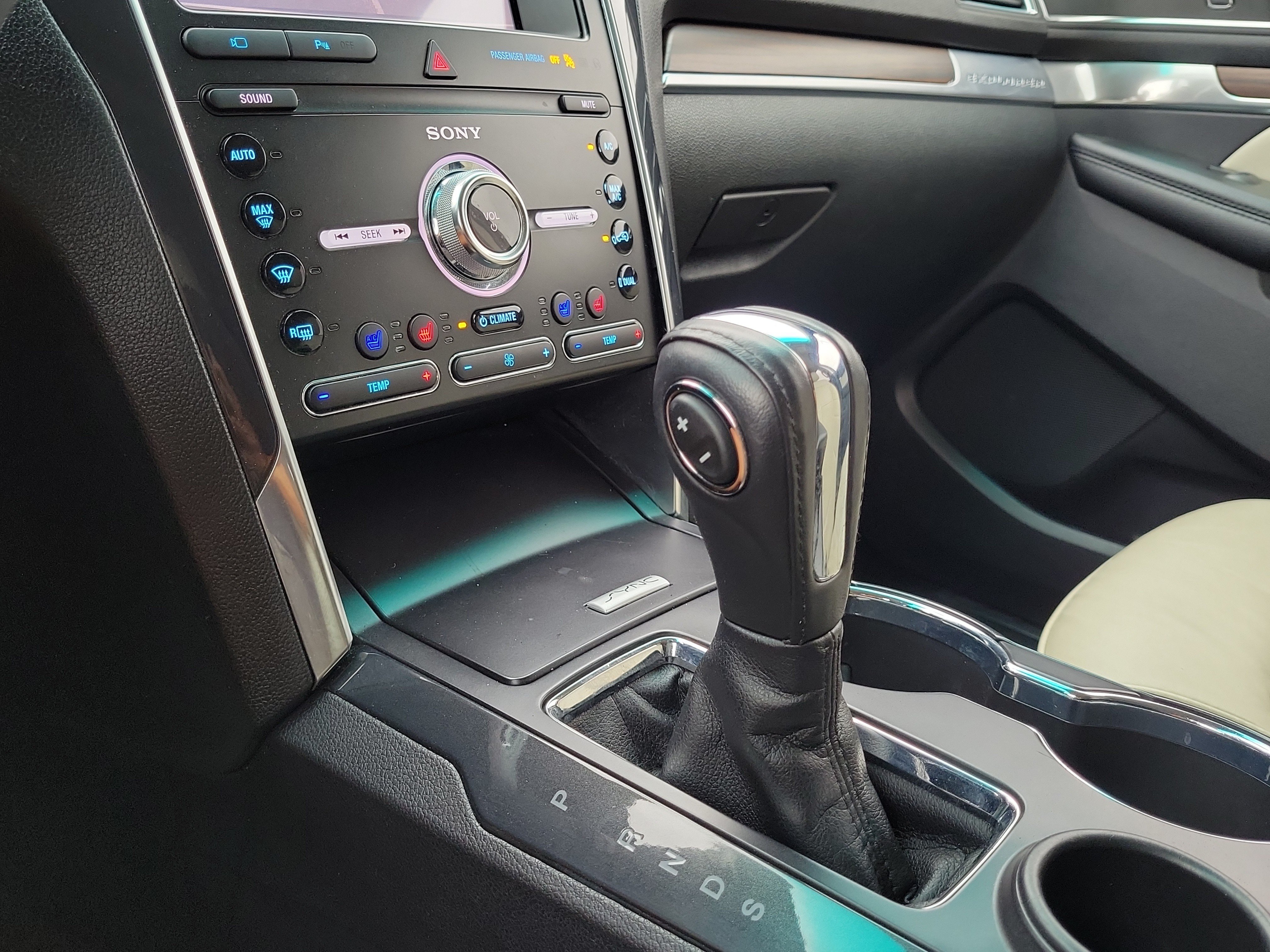 Used 2019 Ford Explorer Limited w/ Limited Luxury Package FWD image 28