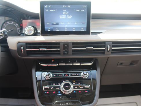 Used 2022 Lincoln Corsair AWD w/ Premium Package image 14