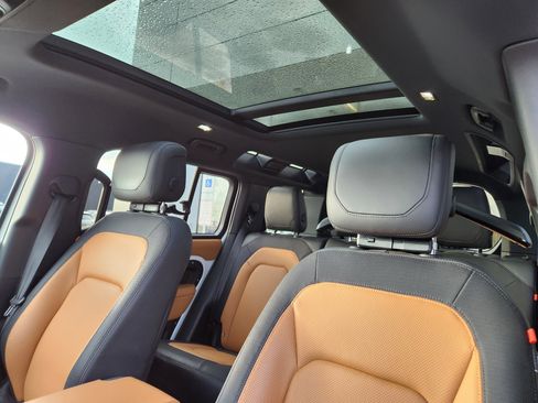 Certified 2024 Land Rover Defender 110 X-Dynamic SE image 12