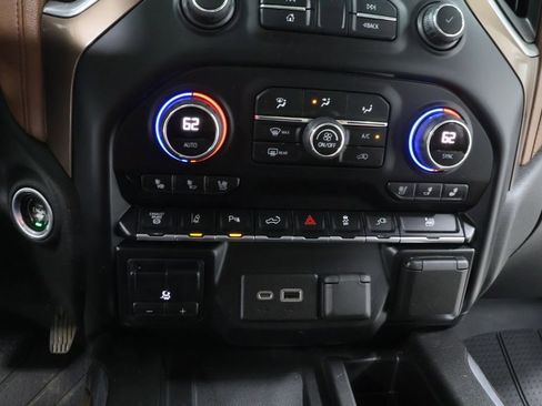 Used 2022 Chevrolet Silverado 3500 High Country AWD/4WD image 10