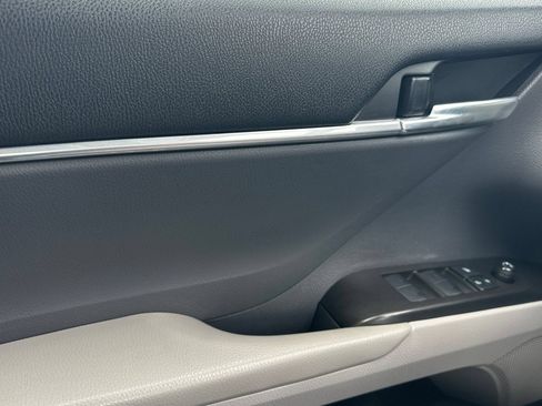 Used 2022 Toyota Camry LE w/ Convenience Package FWD image 12