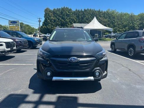 Used 2025 Subaru Outback Limited AWD/4WD image 2