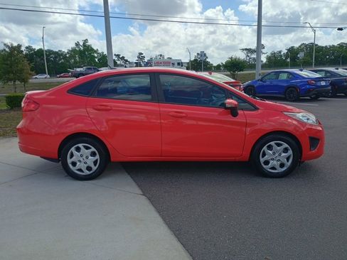 Used 2013 Ford Fiesta SE w/ Super Fuel Economy Pkg image 4