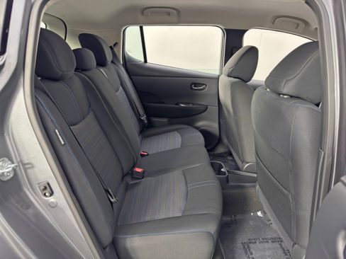 Used 2025 Nissan Leaf S image 31