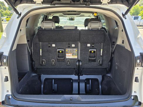 Used 2023 Toyota Sienna Limited AWD/4WD image 11