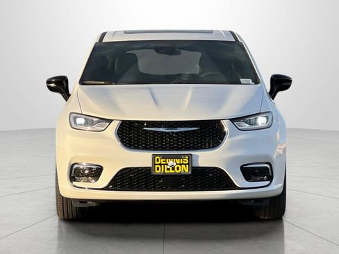 New 2026 Chrysler Pacifica Select image 3