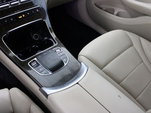 Used 2020 Mercedes-Benz GLC 300 image 17
