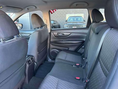 Used 2019 Nissan Rogue S w/ Special Edition Package FWD image 10