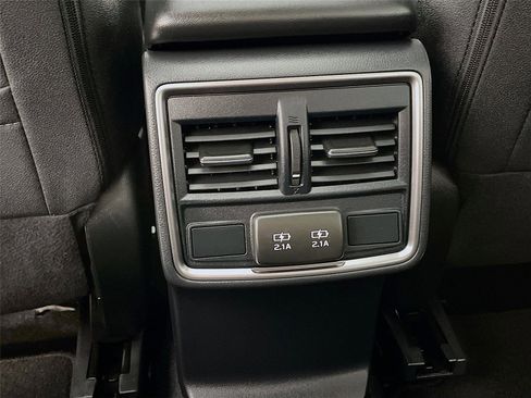 Used 2024 Subaru Forester Premium image 29