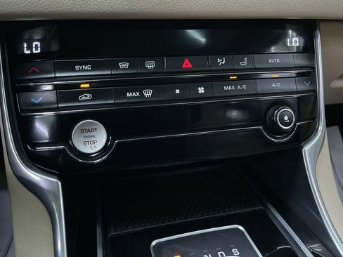 Used 2017 Jaguar XF Prestige image 24