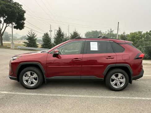 Used 2022 Toyota RAV4 XLE w/ Convenience Package AWD/4WD image 2