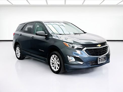 Used 2020 Chevrolet Equinox LS w/ LS Convenience Package FWD image 3
