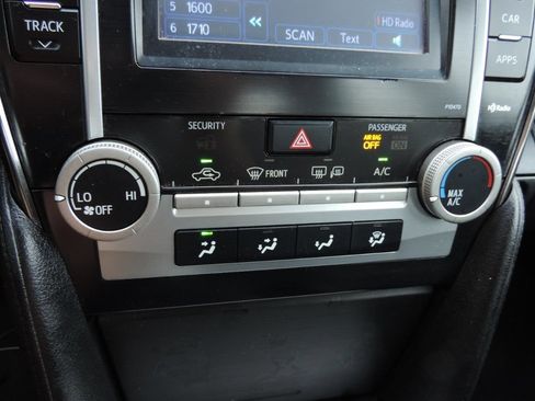 Used 2013 Toyota Camry SE FWD image 22
