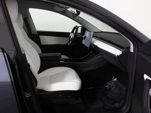 Used 2020 Tesla Model Y Long Range image 40