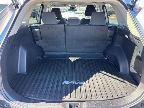 Used 2022 Toyota RAV4 XLE image 10