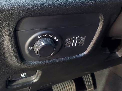 Used 2025 Jeep Grand Cherokee Altitude AWD/4WD image 13