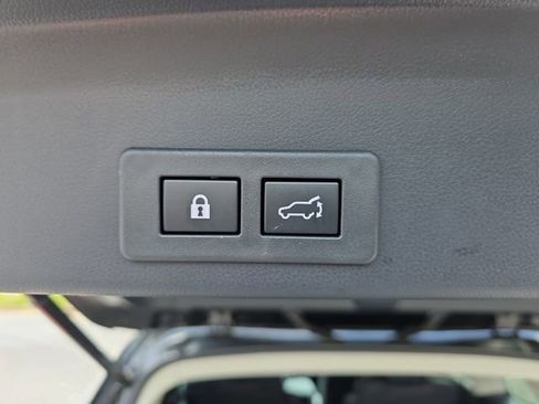 Used 2023 Subaru Ascent Touring AWD/4WD image 11