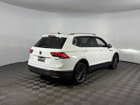 Used 2024 Volkswagen Tiguan SE AWD/4WD image 7