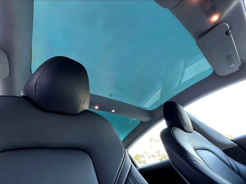 Used 2018 Tesla Model 3 Mid Range image 12