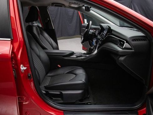 Used 2022 Toyota Camry SE image 16