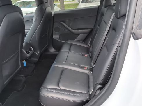 Used 2022 Tesla Model Y Long Range AWD/4WD image 19