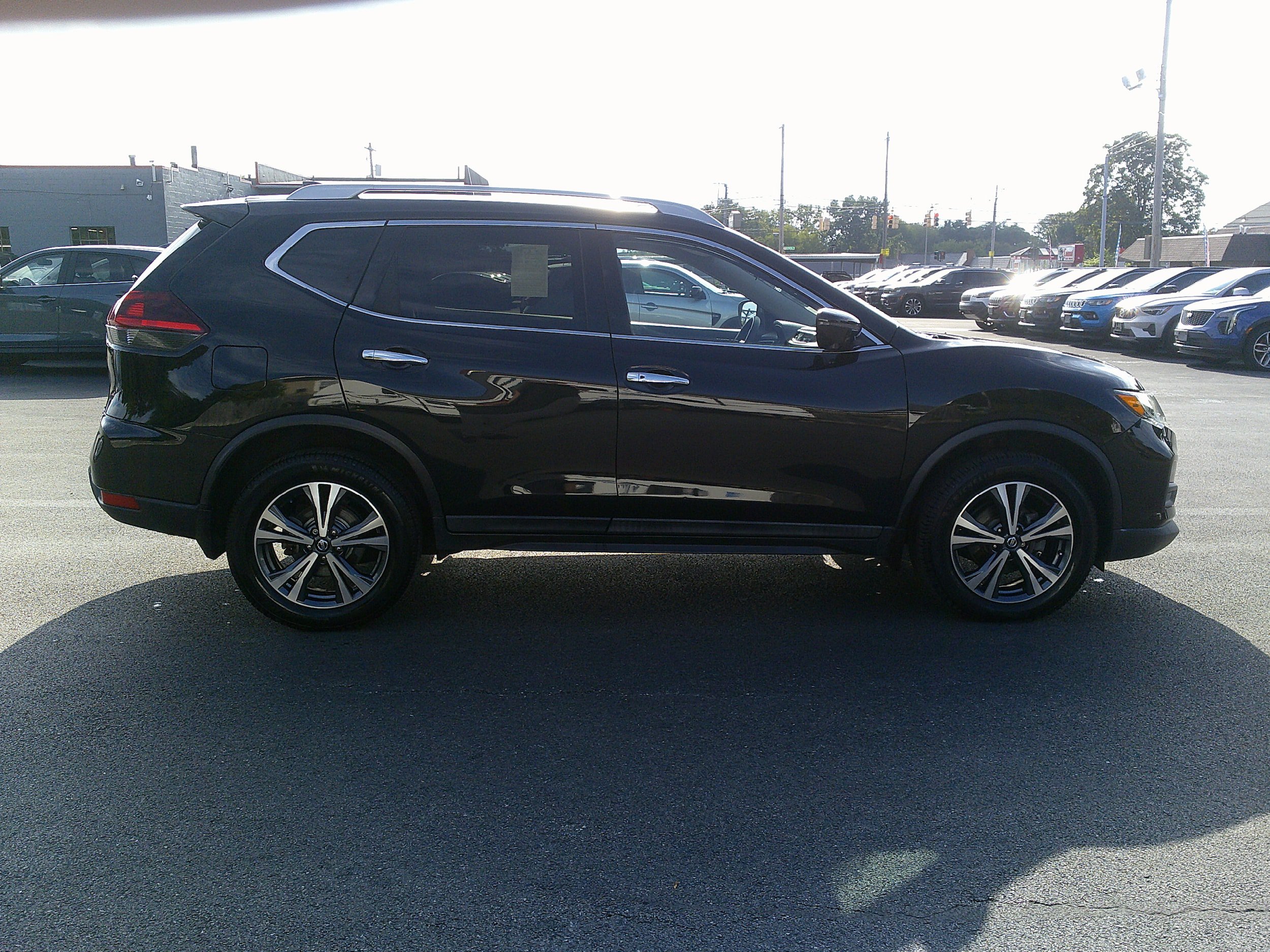 Used 2019 Nissan Rogue SV w/ Premium Package AWD/4WD image 6