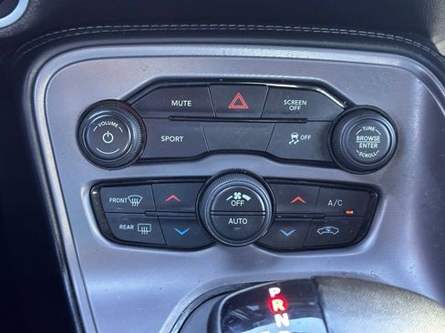 Used 2023 Dodge Challenger SXT image 33
