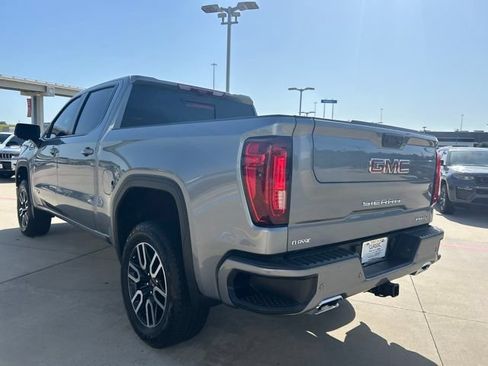 Used 2025 GMC Sierra 1500 AT4 w/ Technology Package AWD/4WD image 8