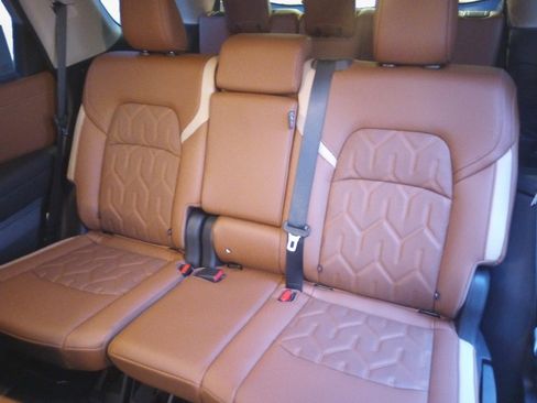 Used 2026 Nissan Pathfinder Platinum w/ Cargo Package image 12