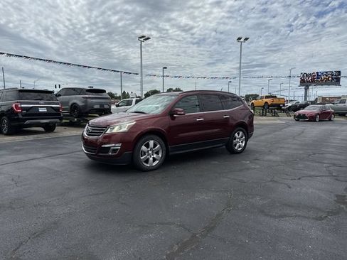 Used 2017 Chevrolet Traverse LT FWD image 2