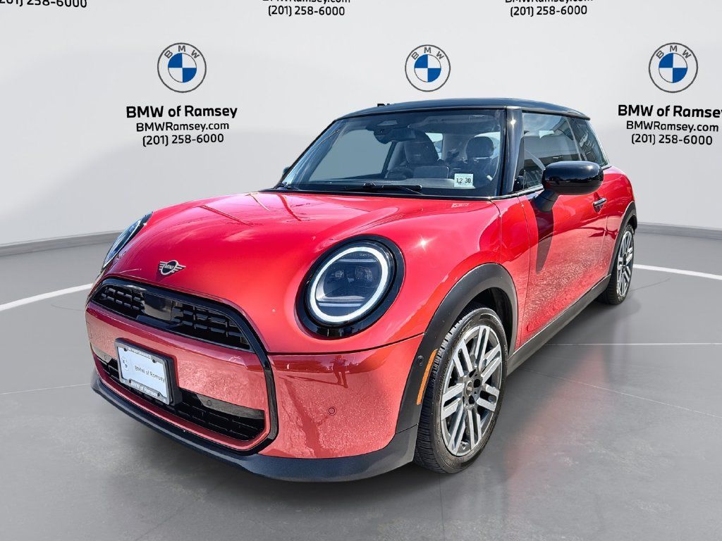 Used 2025 MINI Cooper 2-Door Hardtop FWD image 1
