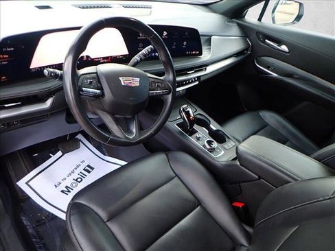 Used 2024 Cadillac XT4 Premium Luxury image 11
