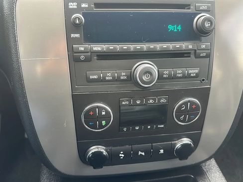Used 2011 Chevrolet Avalanche LT w/ Luxury Package AWD/4WD image 16