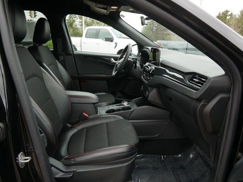 Certified 2025 Ford Escape ST-Line AWD/4WD image 14