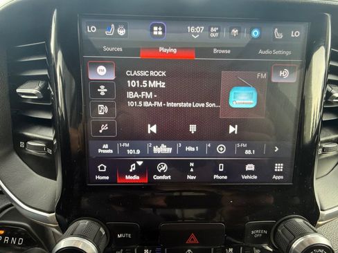 Used 2022 RAM 1500 Laramie AWD/4WD image 27
