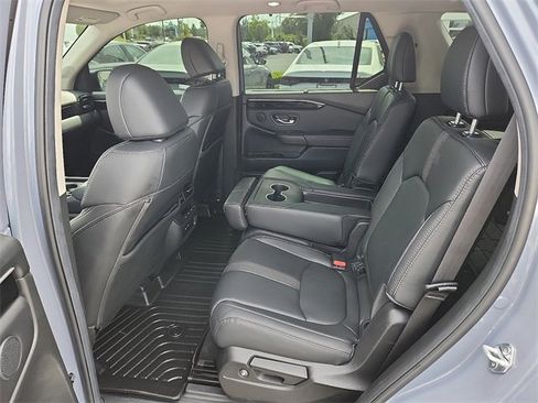 Used 2025 Honda Pilot Touring image 10