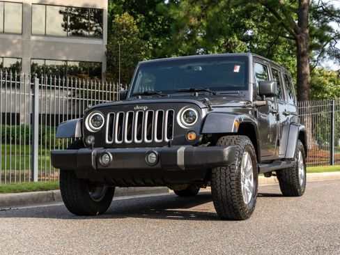 Used 2016 Jeep Wrangler Unlimited Sahara AWD/4WD image 2