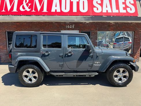 Used 2017 Jeep Wrangler Unlimited Sahara w/ Connectivity Group AWD/4WD image 2
