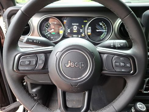 Certified 2023 Jeep Wrangler Unlimited w/ Convenience Group AWD/4WD image 19