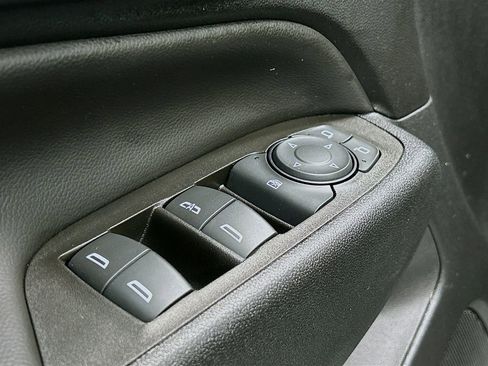 Used 2023 Chevrolet Equinox LT image 18