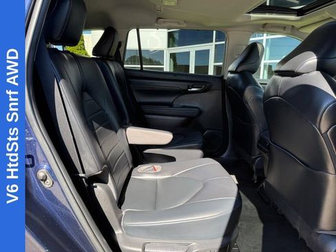Used 2022 Toyota Highlander XLE AWD/4WD image 12