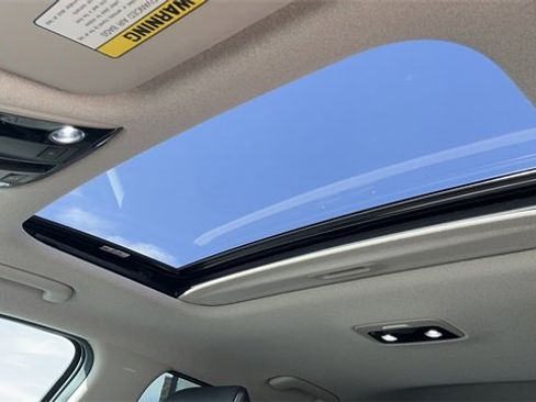 Used 2024 Kia Niro EX Touring image 35